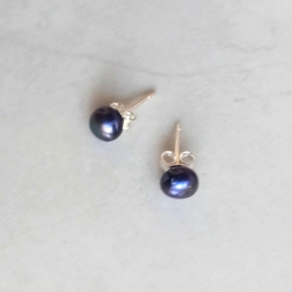 Black/Peacock Cultured Freashwater Button Pearl Sterling Silver Stud Earrings
